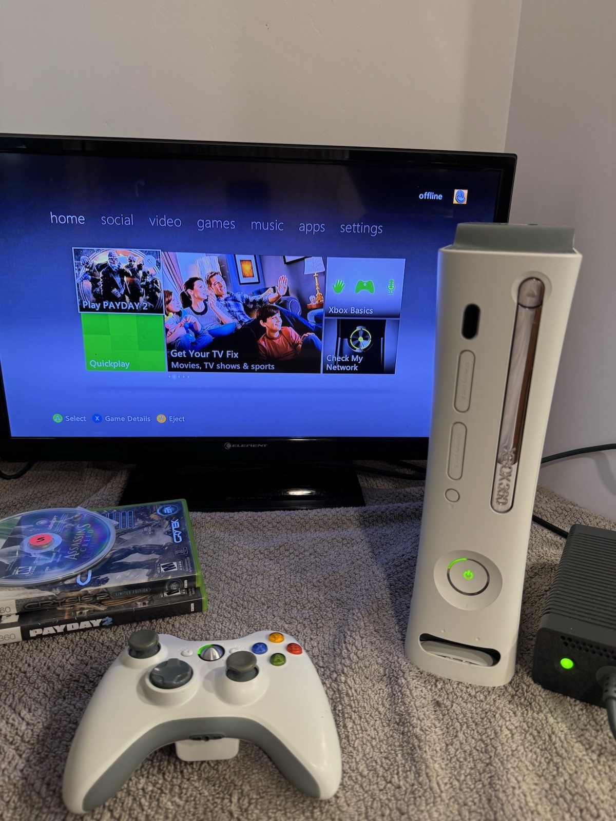Microsoft Xbox 360 System Bundle 60GB White Console w/ 3 Games Power Cord and Ca