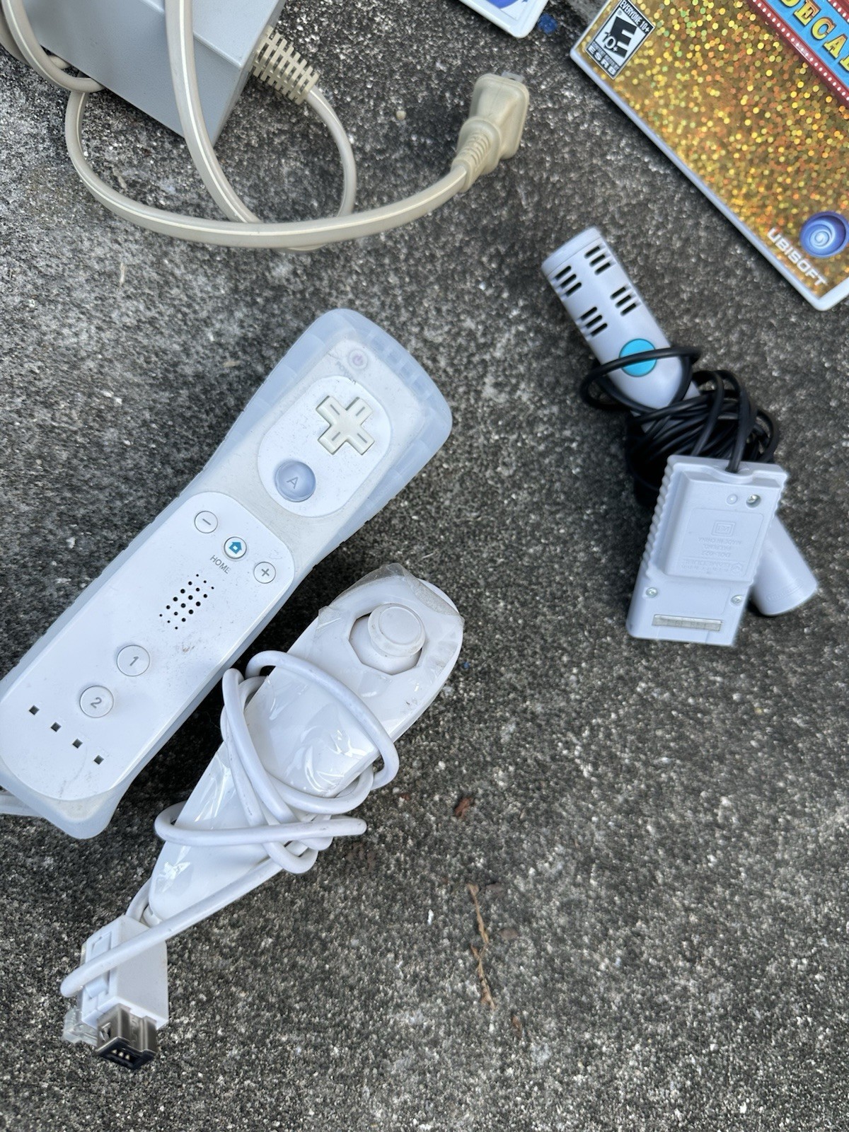Nintendo Wii Console Bundle 6 Games, 2 Controllers & Nunchucks, Oem Mic, & more