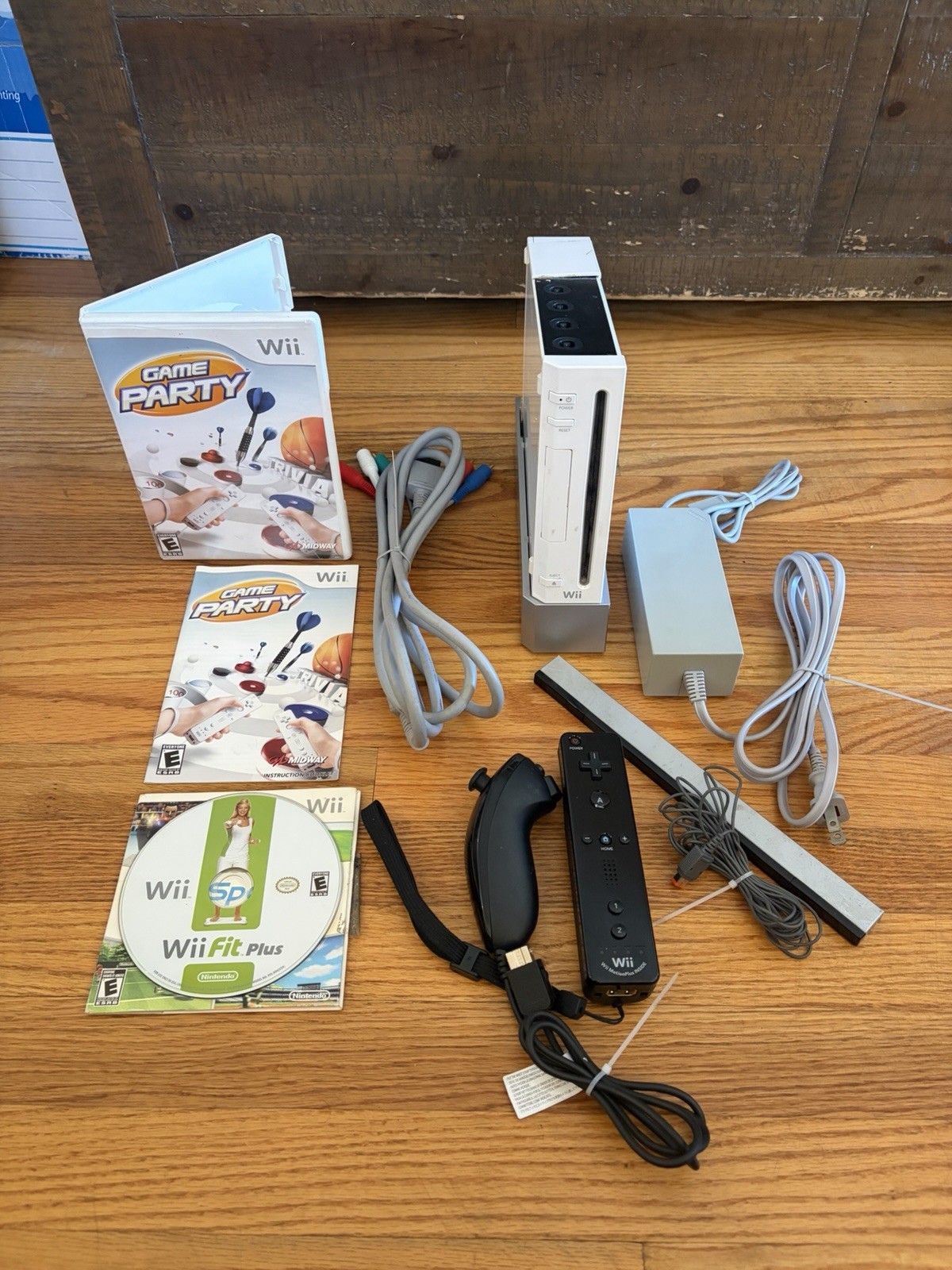 Nintendo Wii Console RVL-001 White + Wii Fit Plus & Game Party #5
