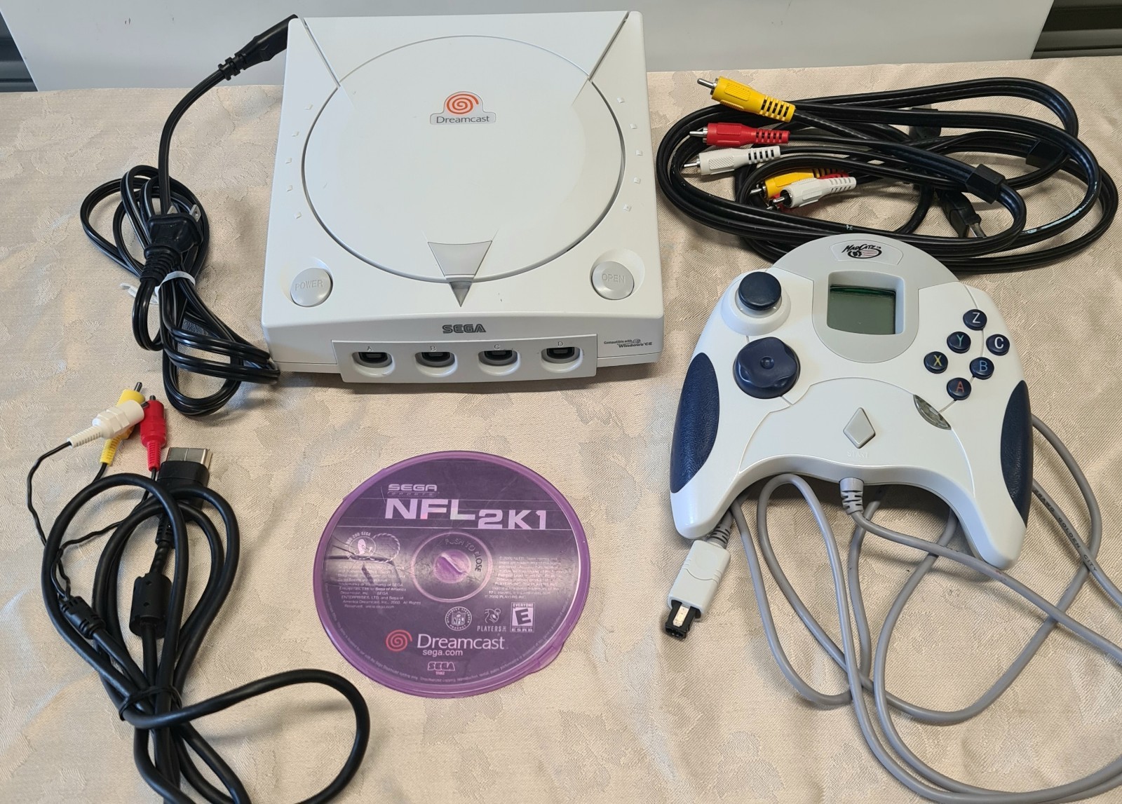 Sega Dreamcast Console System Bundle HKT-3020 w/ Controller & Cords