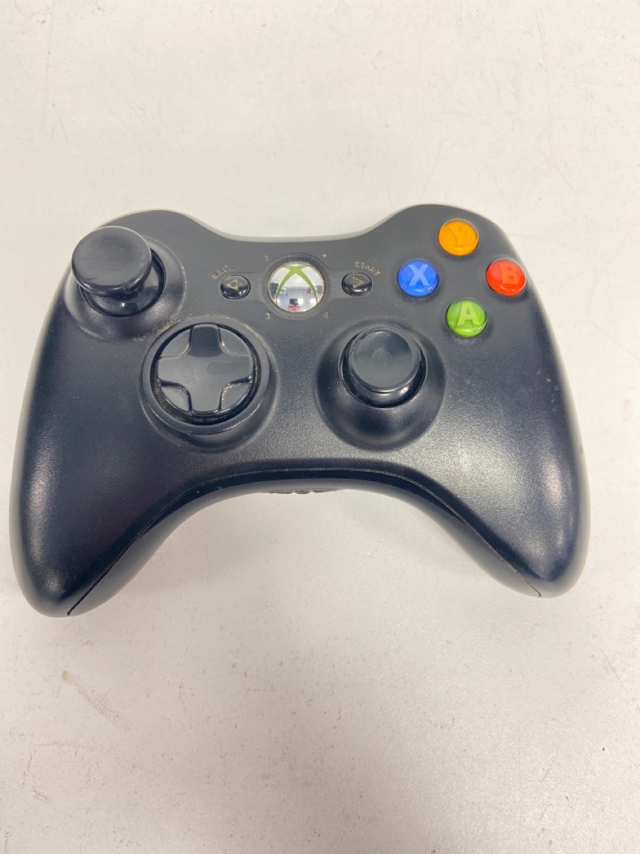Microsoft Xbox 360 320GB Console With Accessories (P04023338)