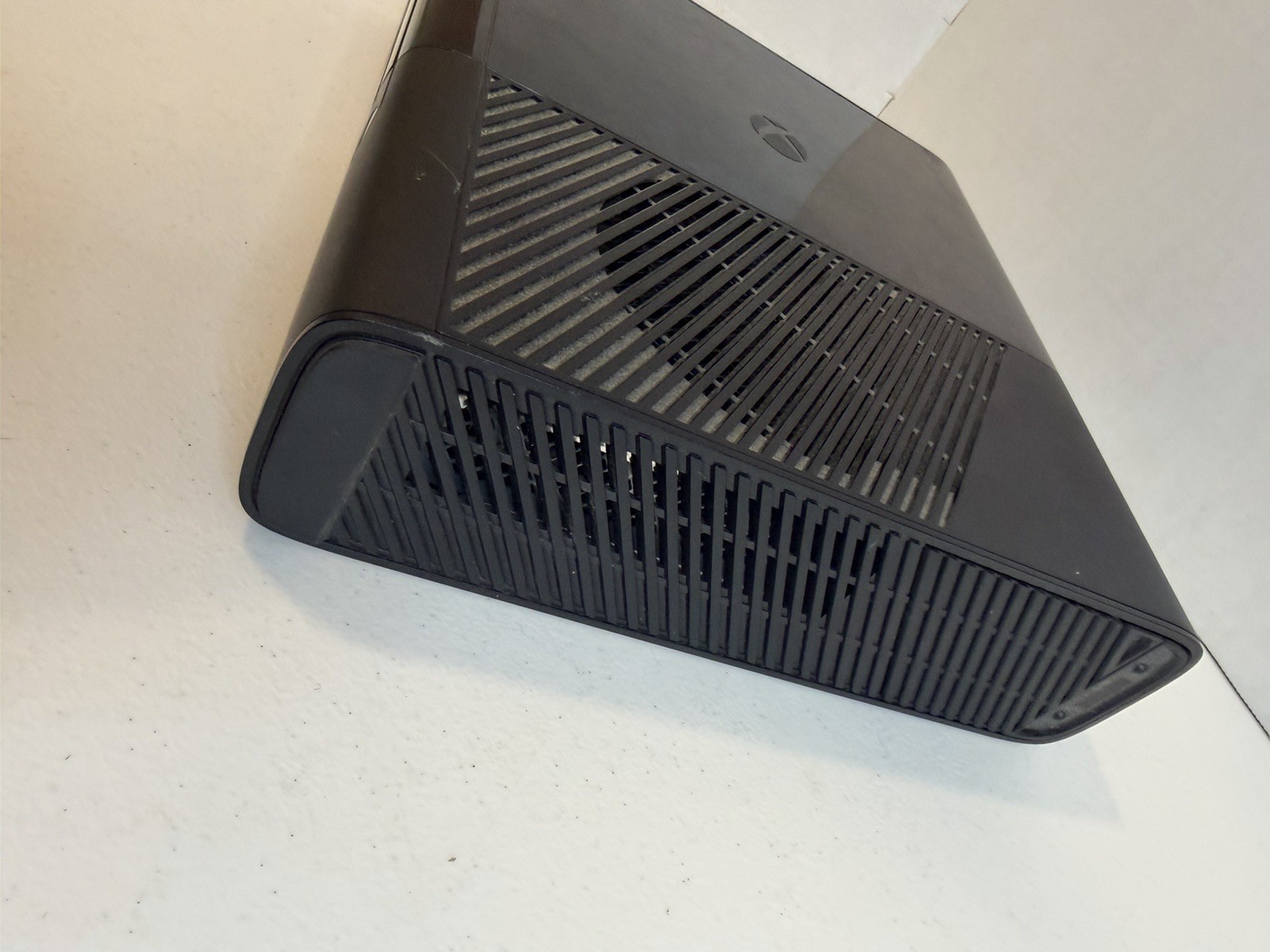 Microsoft Xbox 360 E Console Model 1538 Tested Powers On No HDD 2 Controllers