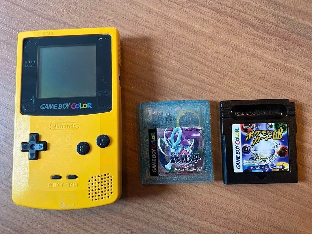 Nintendo Game Boy Color Yellow & Cartridge Pokémon Crystal Pokémon Card GB