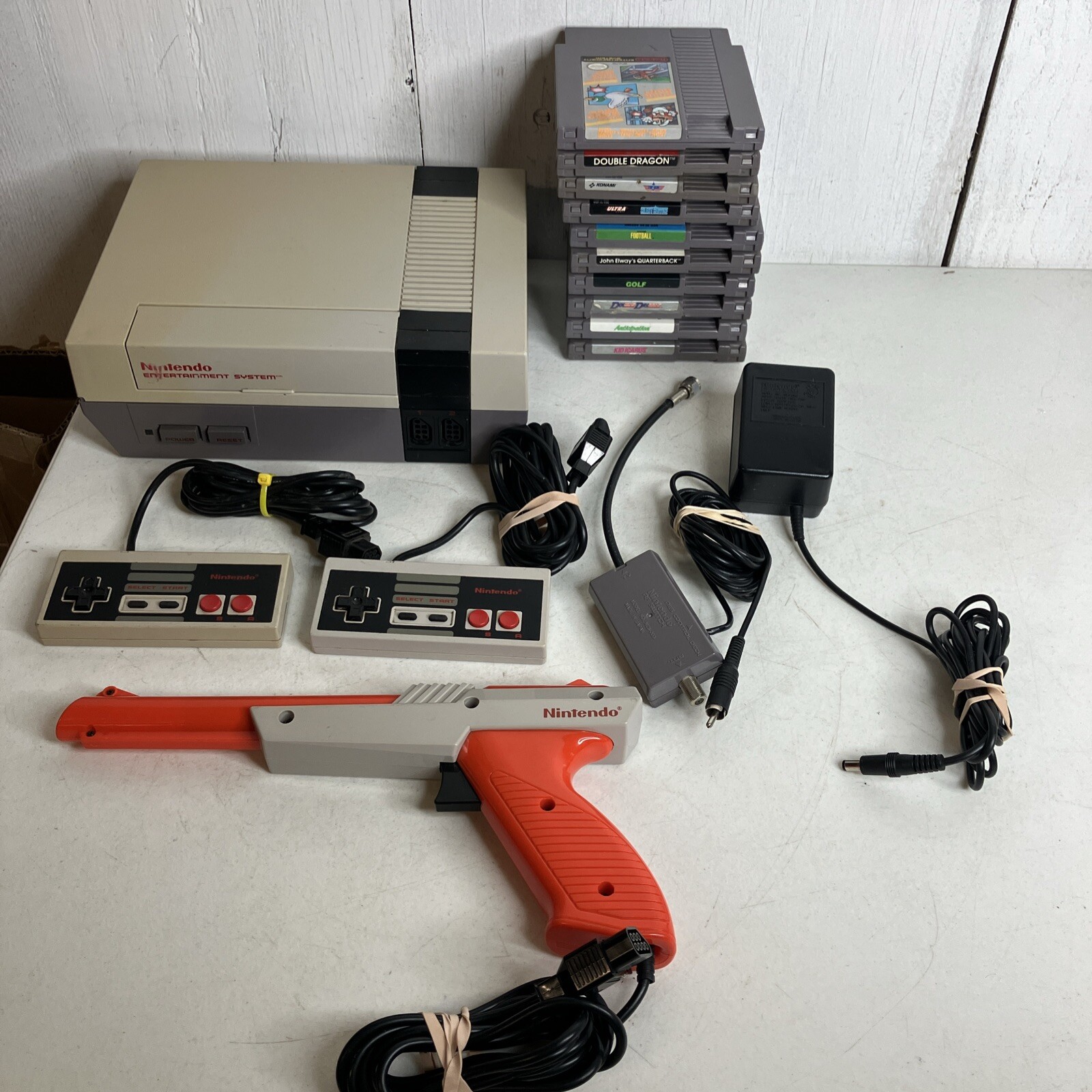 Nintendo NES Console System Bundle 10 Games 2 Controllers NEW PINS Mario Icarus