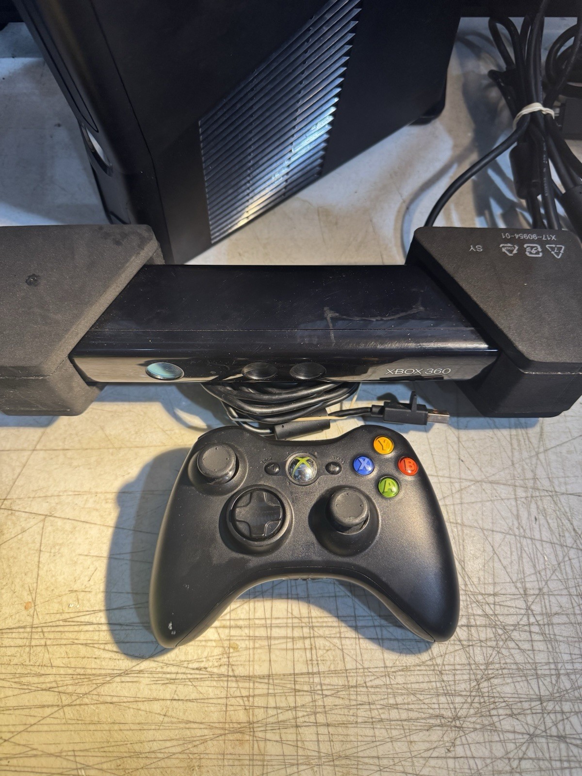 Microsoft Xbox 360 Slim 4GB Console & Kinect – Black – In Box – Tested