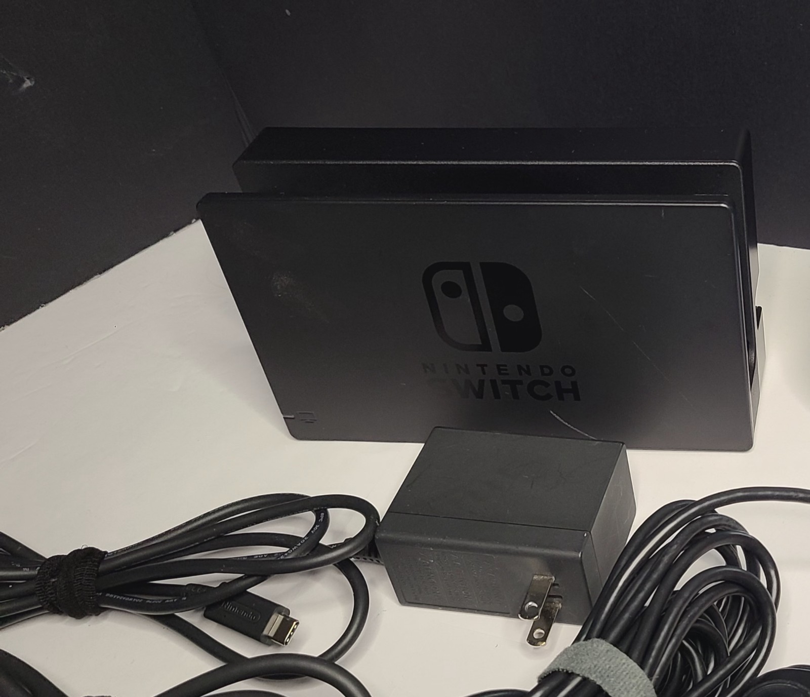 Nintendo Switch Console Bundle/ Controller, 4 Games, Charging Cable, HDMI Cable