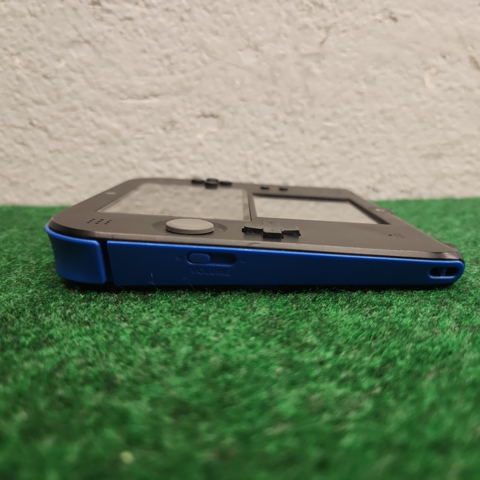 Nintendo 2DS Blue and Black Handheld System (Electric Blue) No Pen No Charger