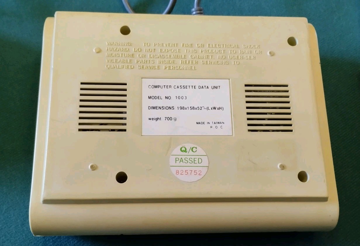 CCOMMODORE 64C PC + Games + 2 Joysticks + Cassette Data Unit, All Working