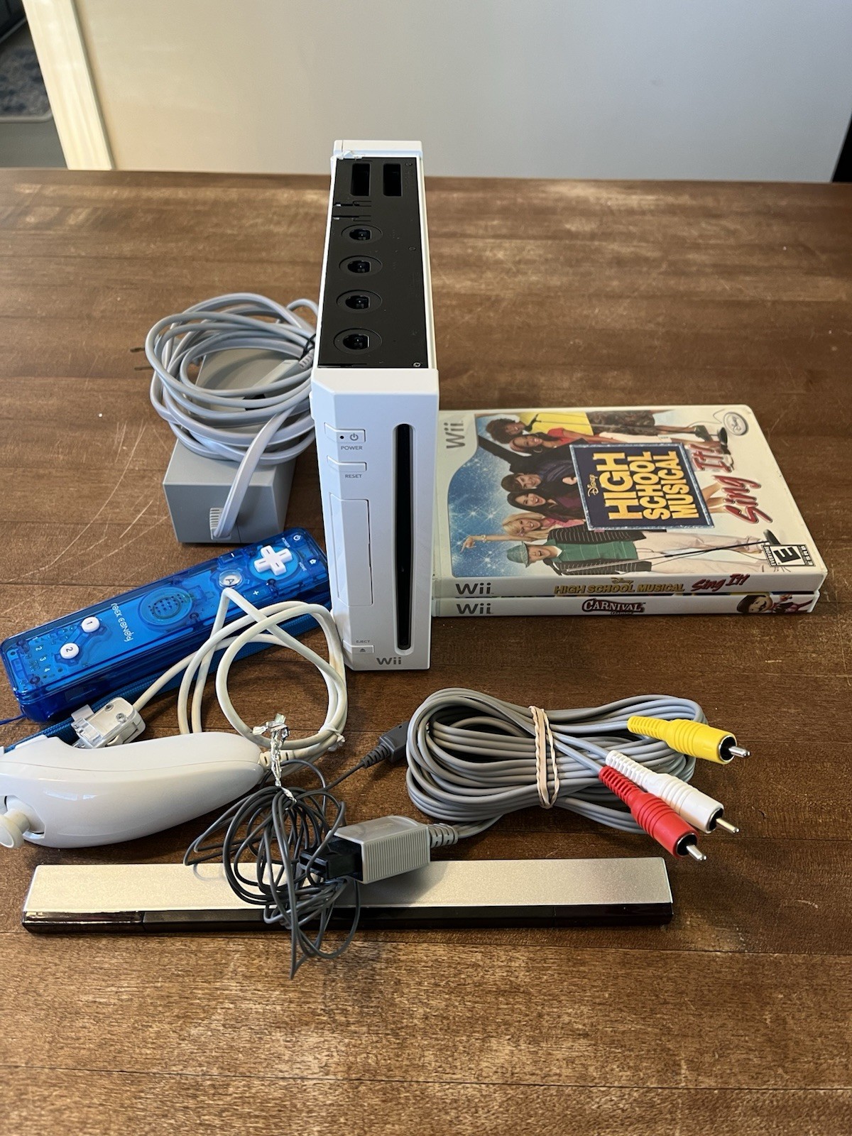 Nintendo Wii Console w/ Controller And Nunchuck RVL-001 TESTED! 2 Games Included