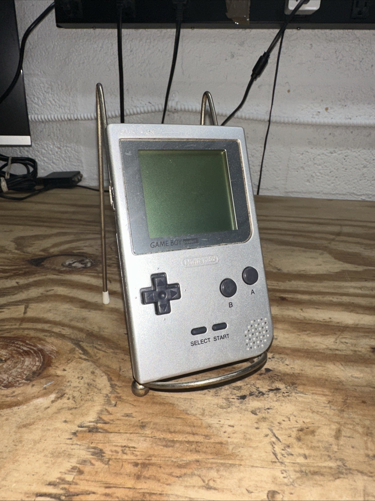 Nintendo GameBoy Pocket MGB-001 Silver Handheld System – READ!