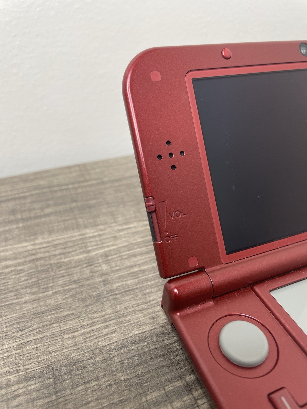 “NEW” NINTENDO 3DS XL METALLIC RED (RED-001) HANDHELD CONSOLE- USED.