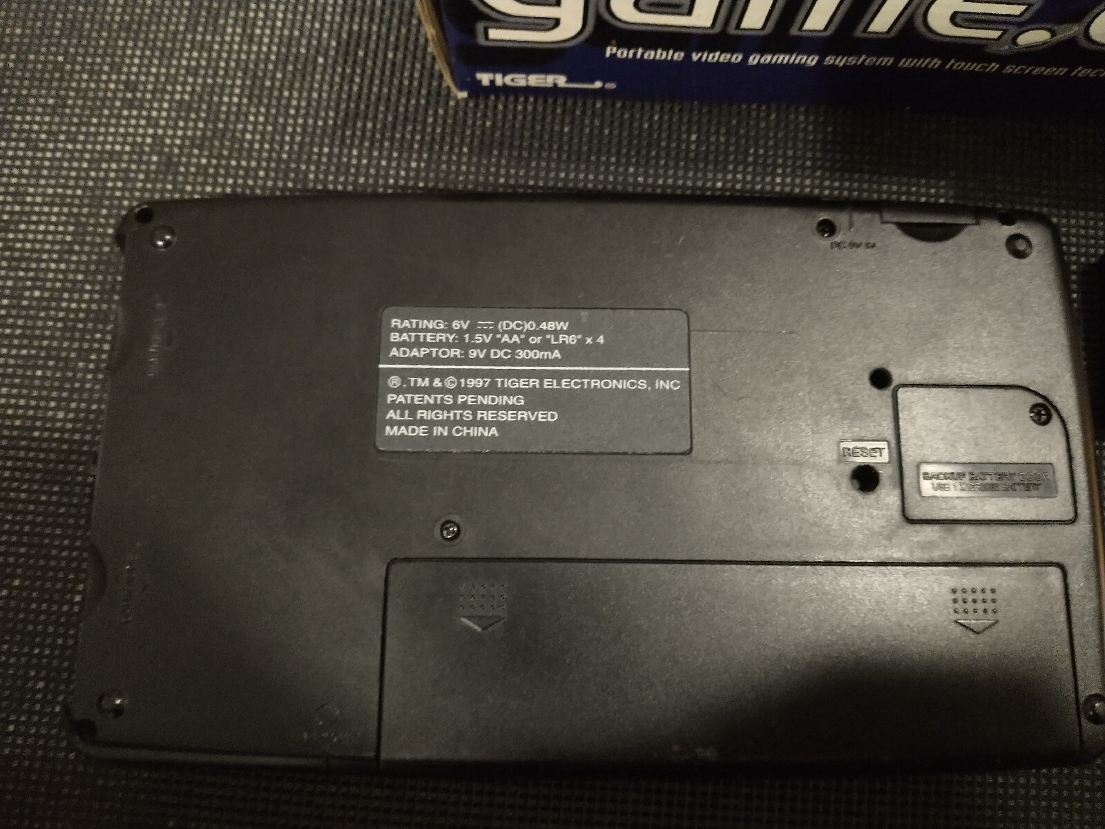 Tiger Game.Com – No Stylus + 2 Games – Jurassic Park + Lights Out – PARTS ONLY !