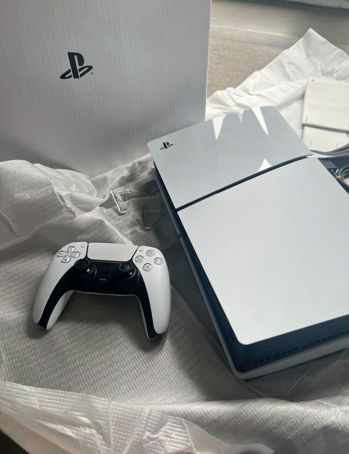 Sony PlayStation 5 Console White/Black with Controller Wi-Fi HDMI USB-A