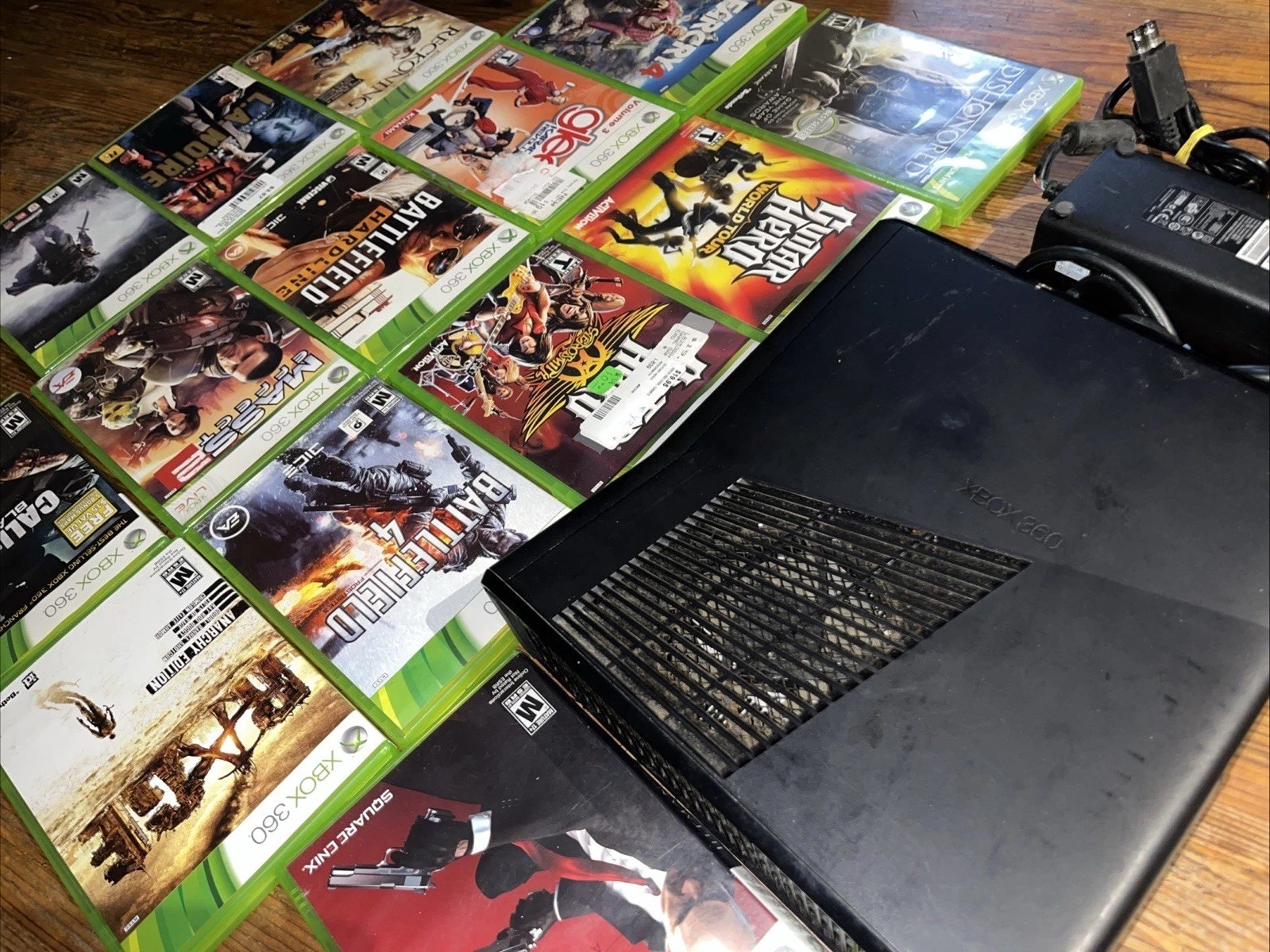 Xbox 360 S Matte 4GB Slim Black Console Bundle W / Cords 14 Games Controller
