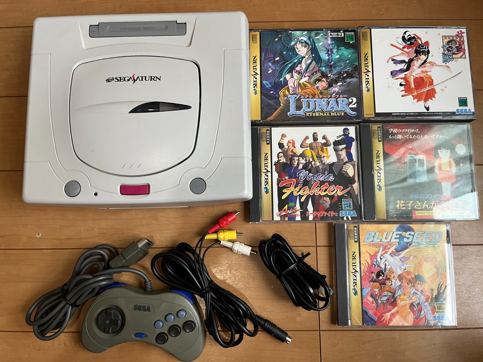SEGA Saturn Console White Color & Controller with games Japan 0614