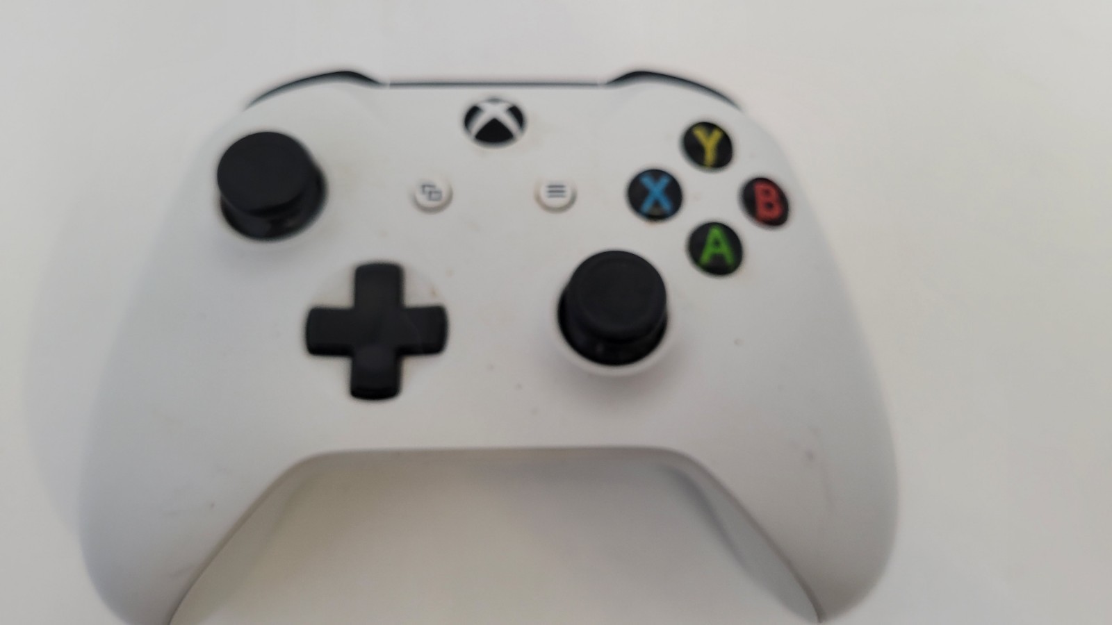 Xbox One Bundle + 2 Games + Controller – 500GB console TESTED