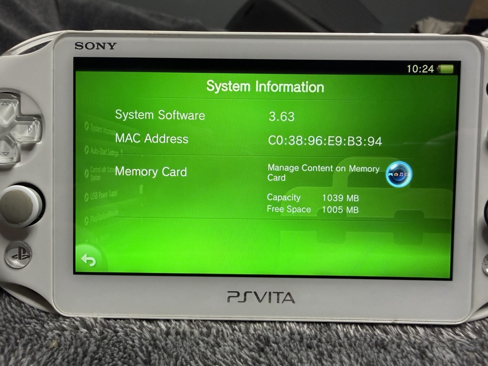 Sony PS Vita PCH-2000 ZA12 White Handheld System Wi-Fi 1GB NTSC-J CIB