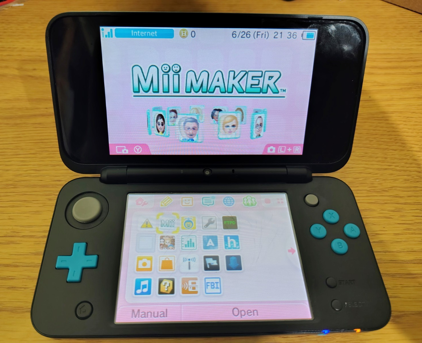 New Nintendo 2DS XL Black/Blue 4GB SD Card And Stylus Included