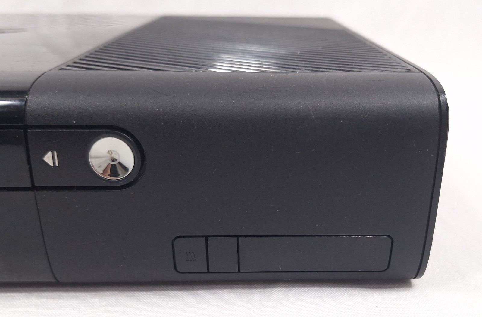 *AS-IS* Microsoft Xbox 360 E Model 1538 500GB Console W/ Controller & AC Adapter