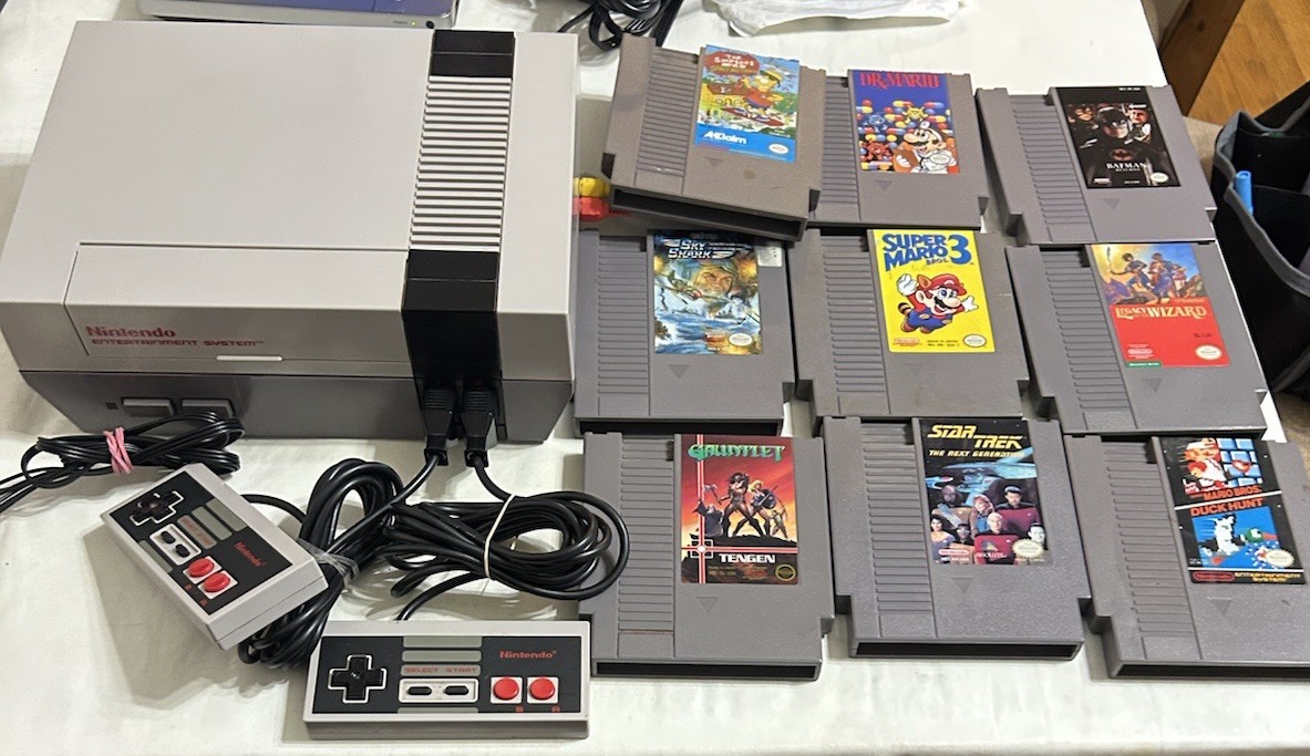 Nintendo NES Console Original Bundle 9 Games Mario TESTED New 72 Pin Connector