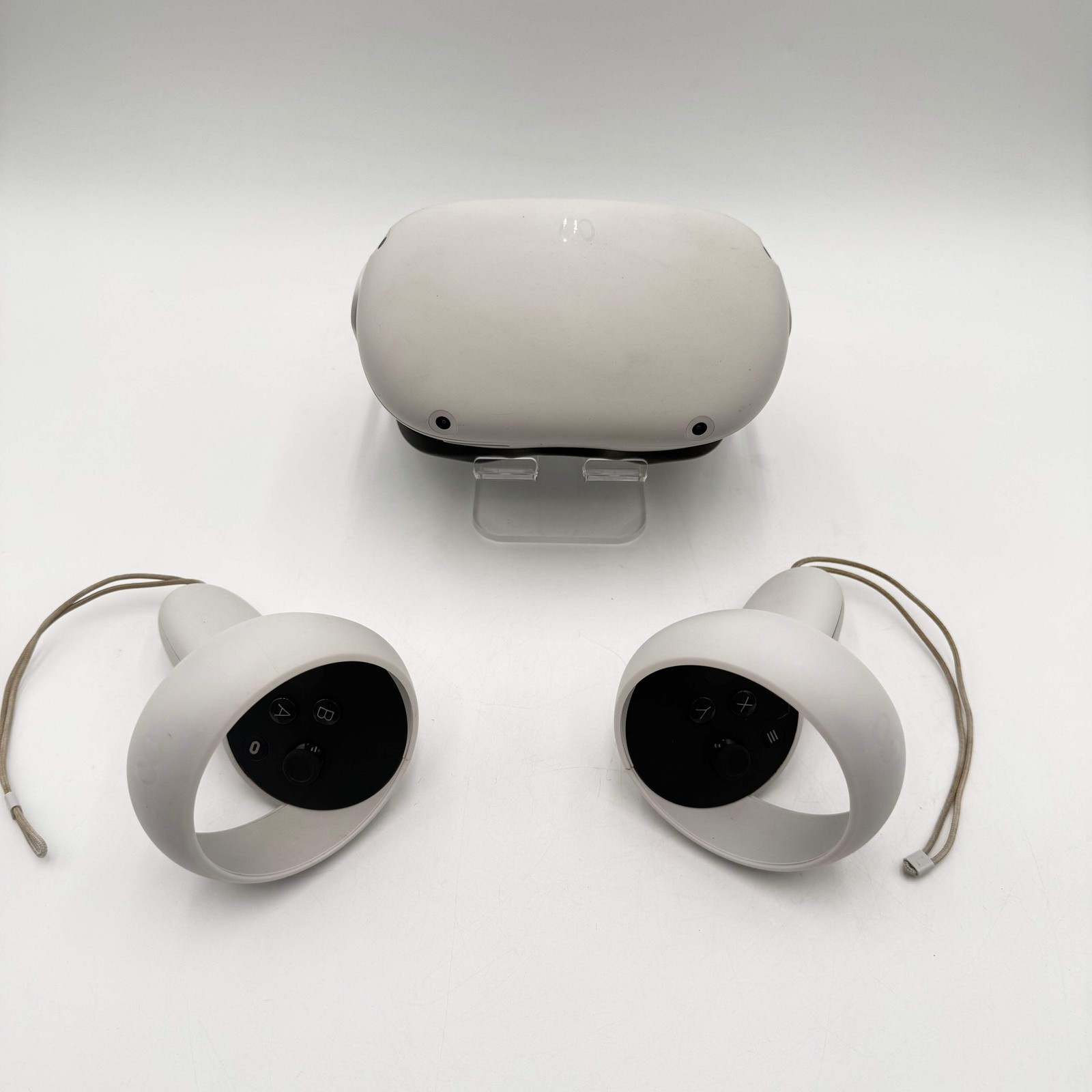 Meta Quest 2 VR Headset White Fair Condition with 2 Controllers