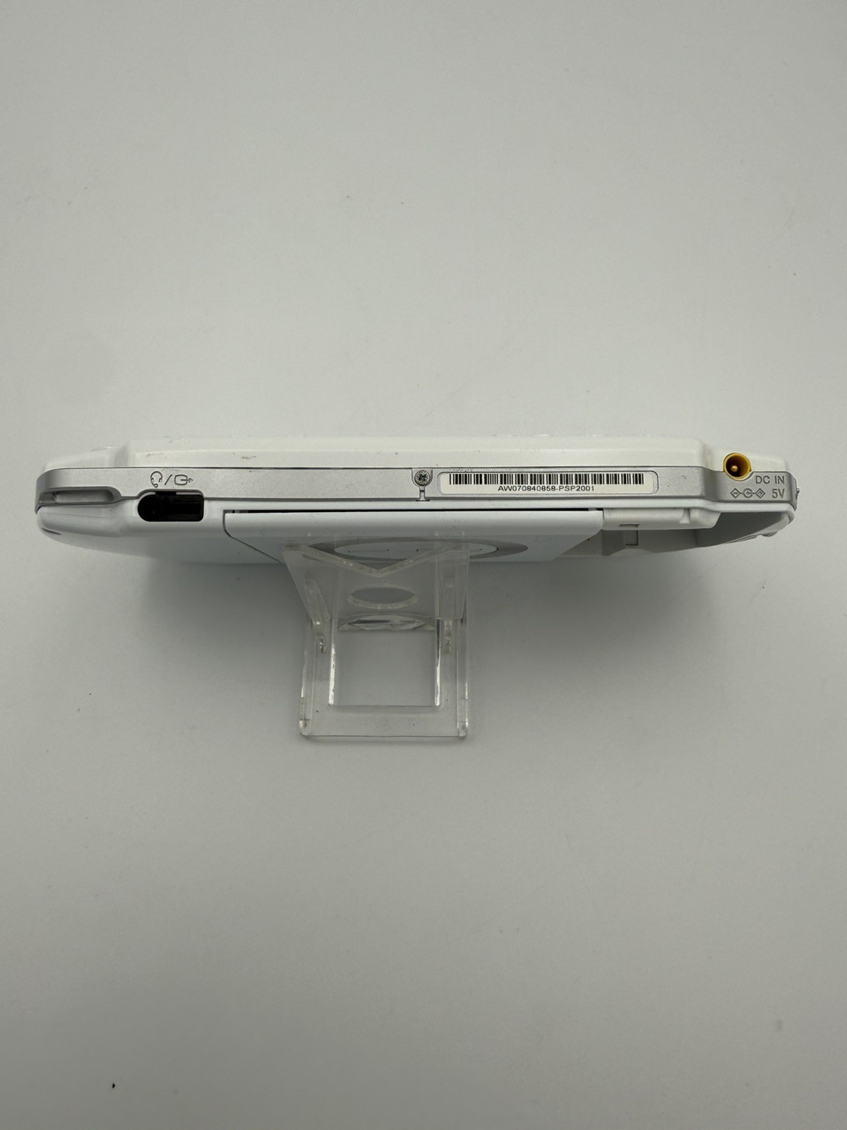 Sony PSP 2001 white Handheld Console FOR PARTS OR REPAIR (NO BATTERY) – Read