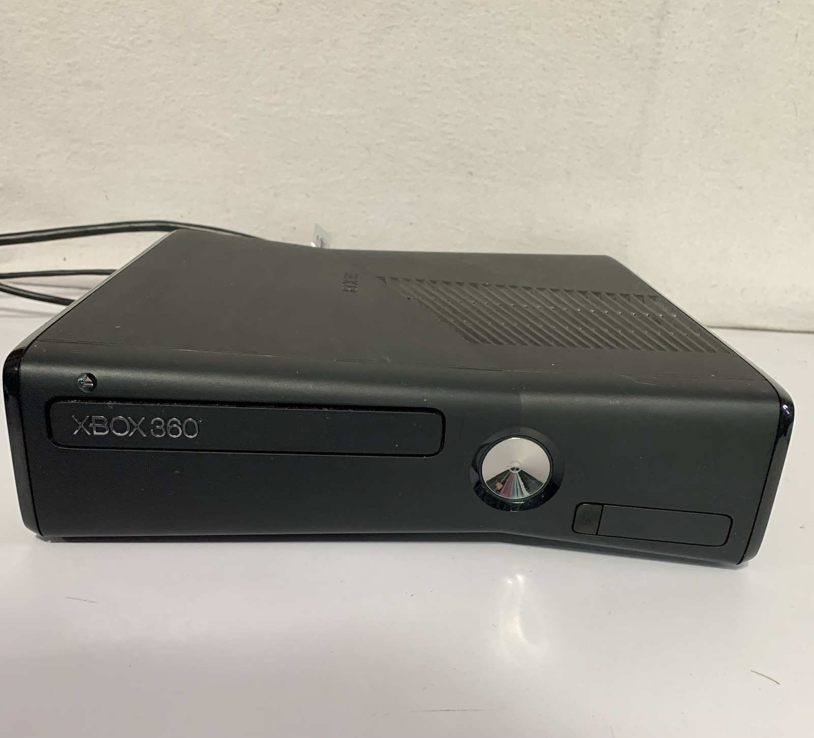Xbox 360 S Console Bundle 4GB w/ 2 Controllers 3 Games Tony Hawk Skyrim Fable V3