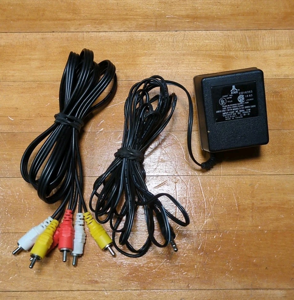 Atari 2600 RCA AV Mod with Controllers, 6 Games. Works Great!