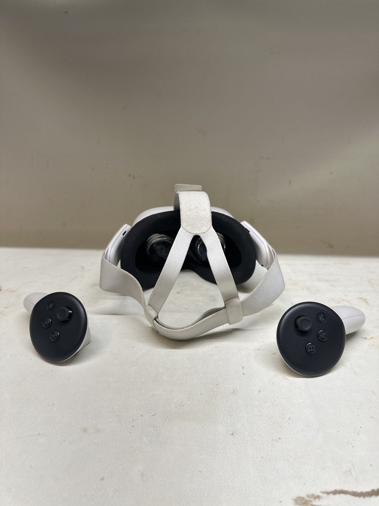 Meta Quest 3S 128GB Standalone All-in-One VR Headset Great Condition