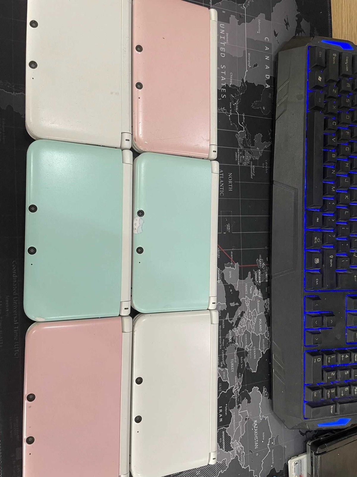 Nintendo 3ds boss three white, pink, mint blue, all functions are normal.