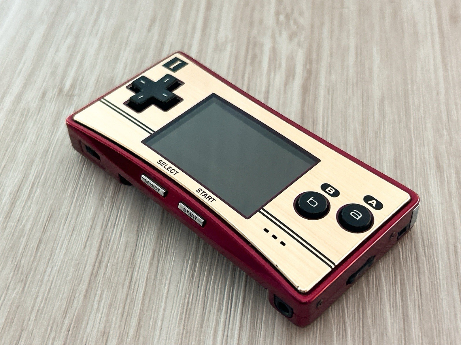 Nintendo GameBoy Micro 20th Anniversary Edition Famicom w/ Charger – Excellent