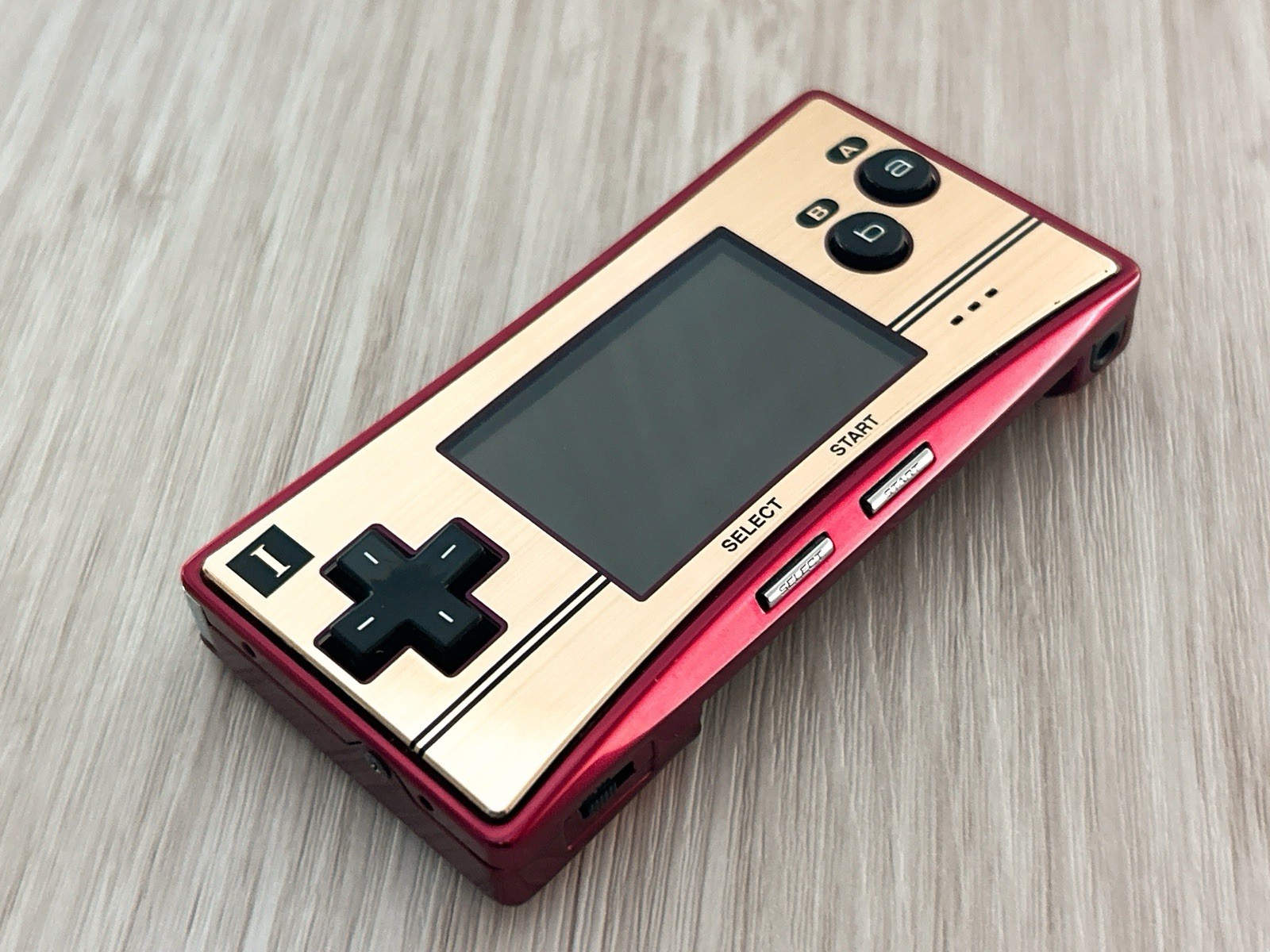 Nintendo GameBoy Micro 20th Anniversary Edition Famicom w/ Charger – Excellent