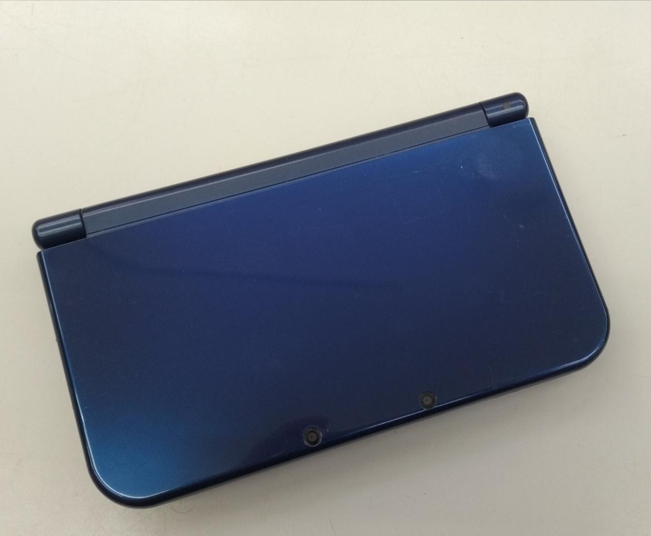 New Nintendo 3DS XL (LL) RED-001 with 4GB microSD Card for Retro Gaming A2894