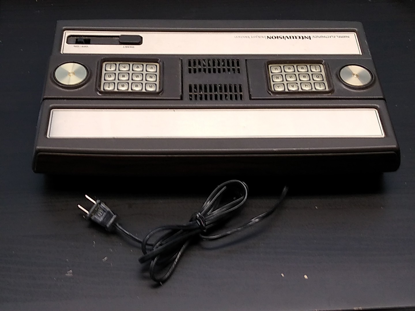 Mattel Intellivision Model 2609 Video Game Console – FOR PARTS OR REPAIR