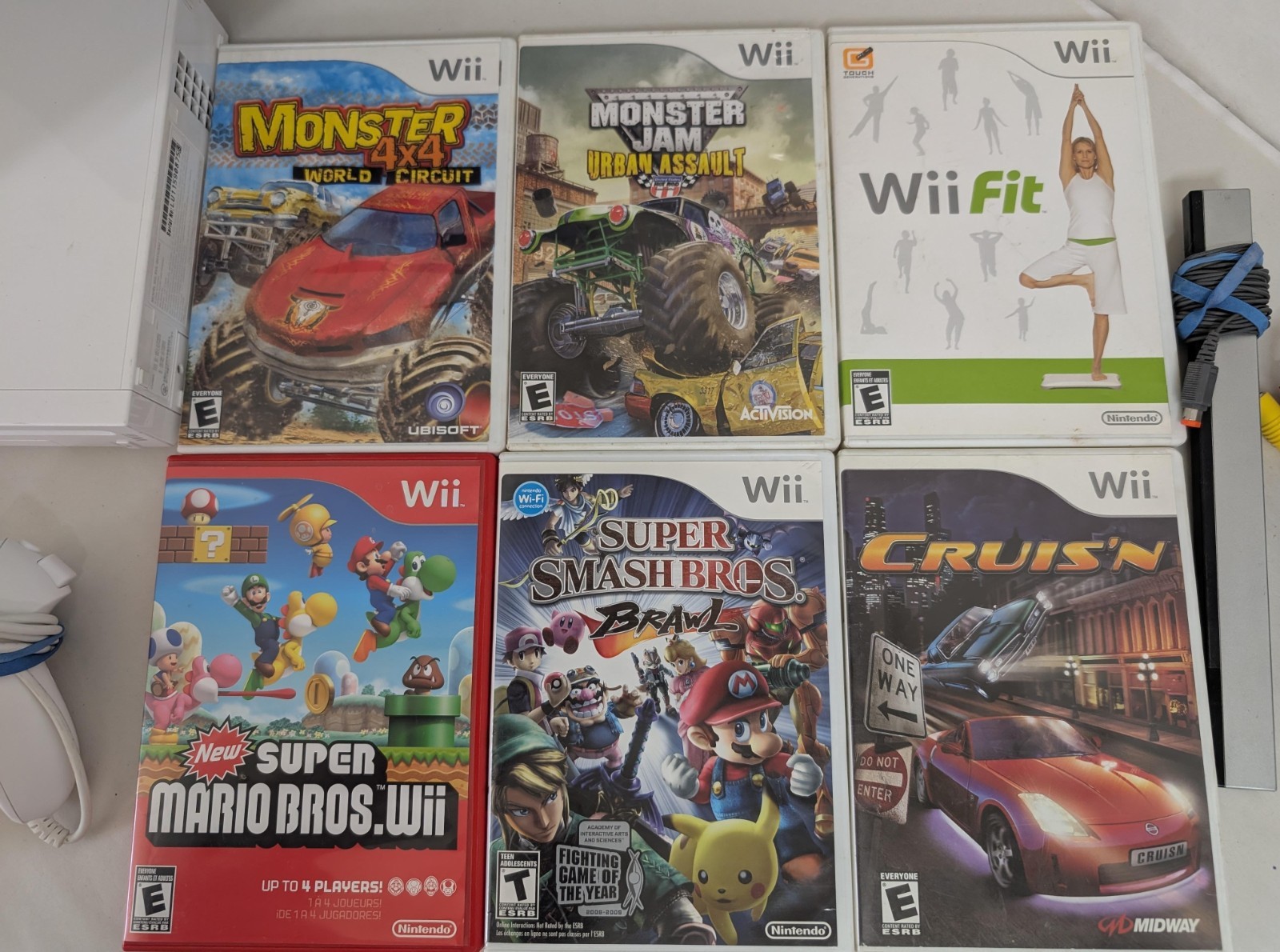 Nintendo Wii Console Bundle with 6 Games and Accessories – Tested and Working!
