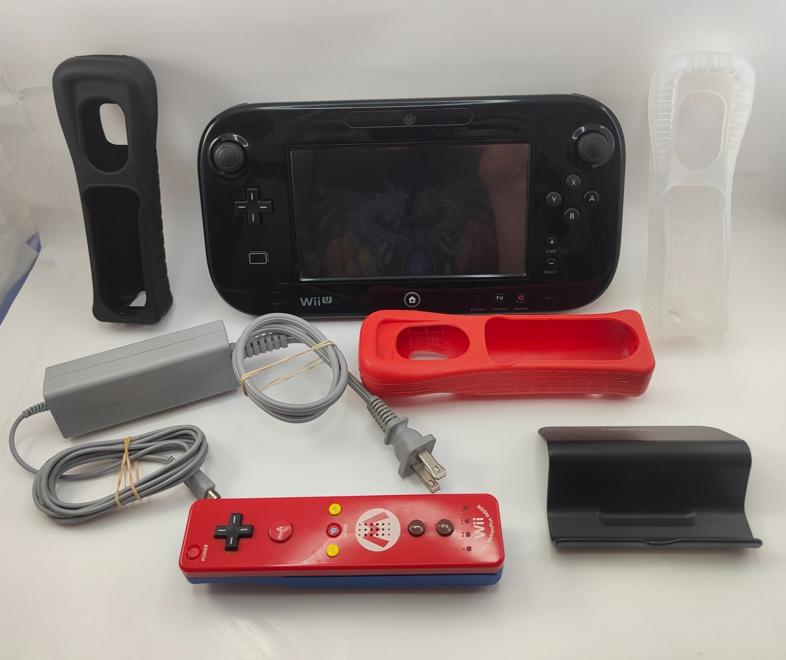Nintendo WUP-010(USA) Black Wireless NFC 6.2″ Touchscreen Wii U GAMEPAD Bundle