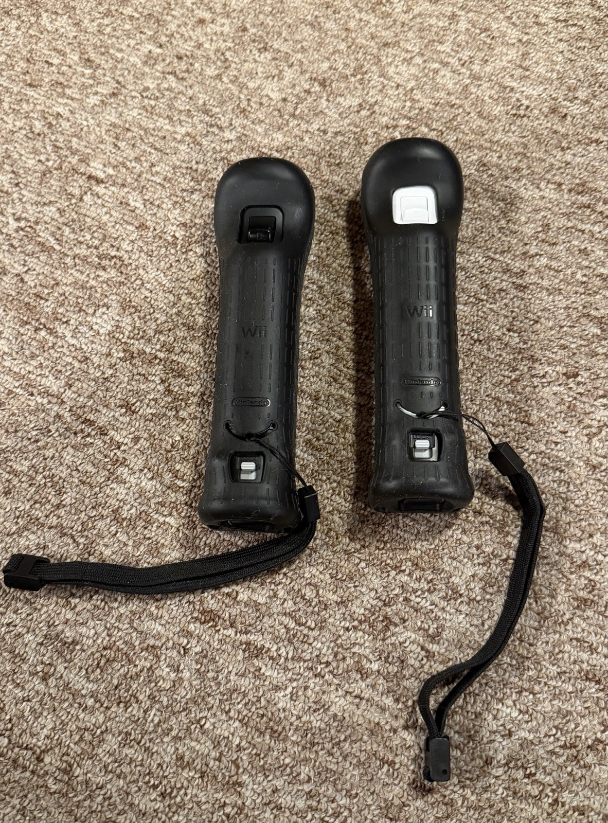 Nintendo Wii Motion Plus Remote 2X White & Black + Just Dance 2 + Stand + Cable