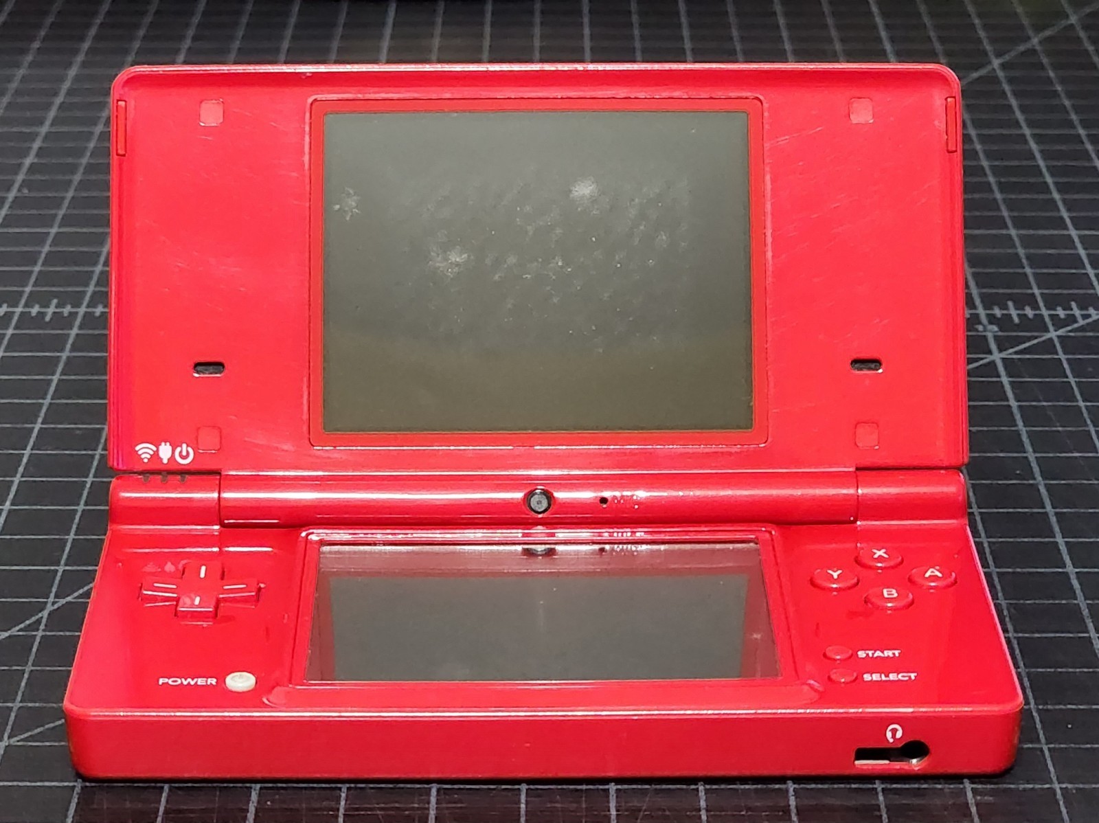 Nintendo DSi Handheld Console Red Good Condition with SD Card T&W