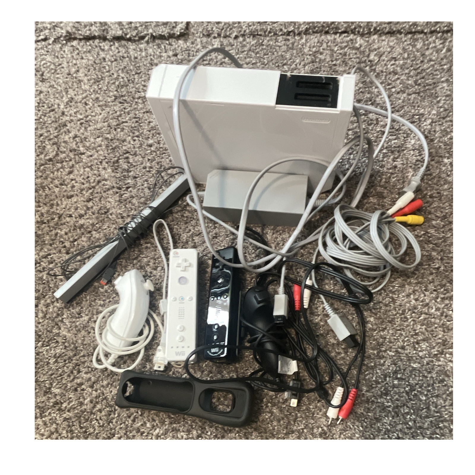 Nintendo Wii White Console Bundle Remote Nunchuk RVL-001 NTSC 480p Wi-Fi