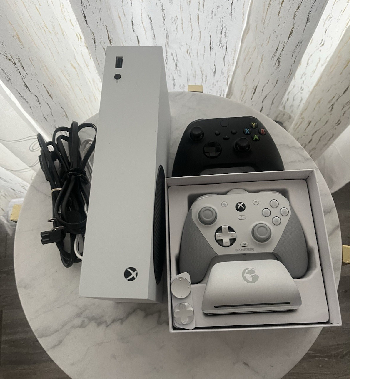 Microsoft Xbox Series S 512GB White With/ 2 Controllers +Gamesir included