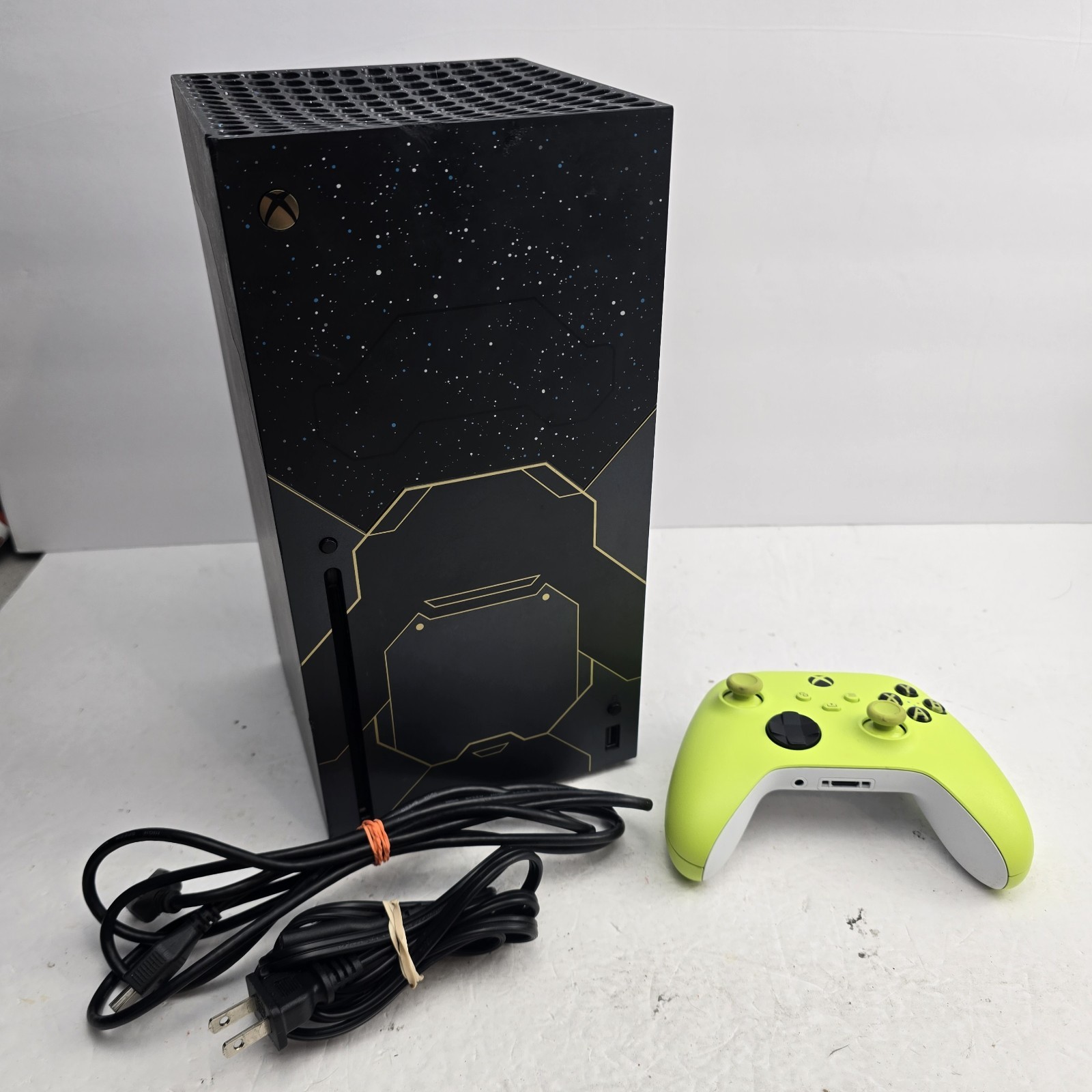 Microsoft Xbox Series X 1TB Halo Infinite Edition Console w/ Controller