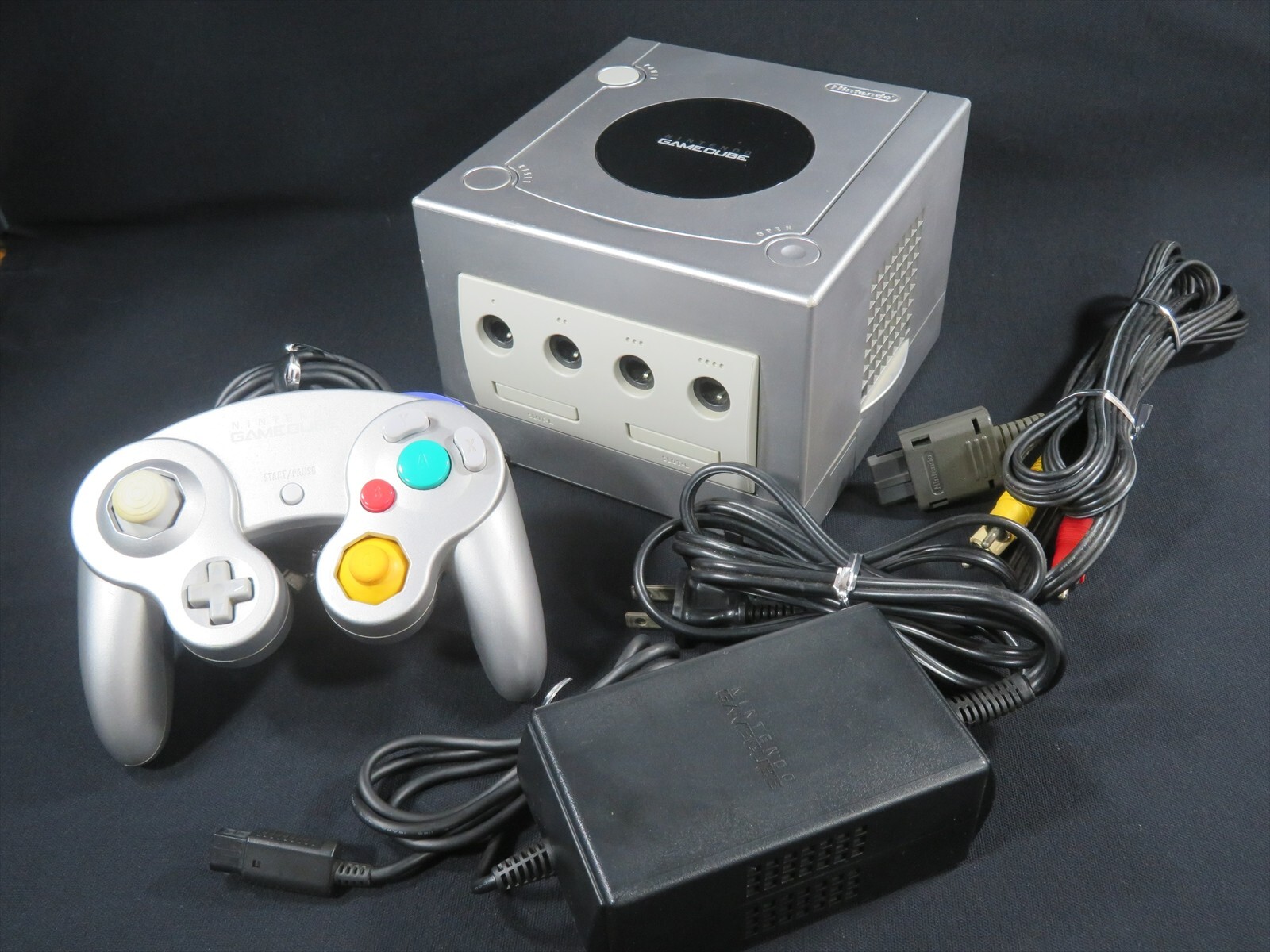 GameCube Nintendo Japan console controller game boxed tested silver DOL-001 jp