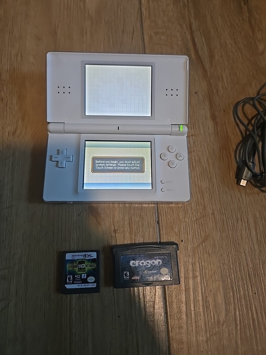 Nintendo DS Lite Console with charger And Games – Polar White DS