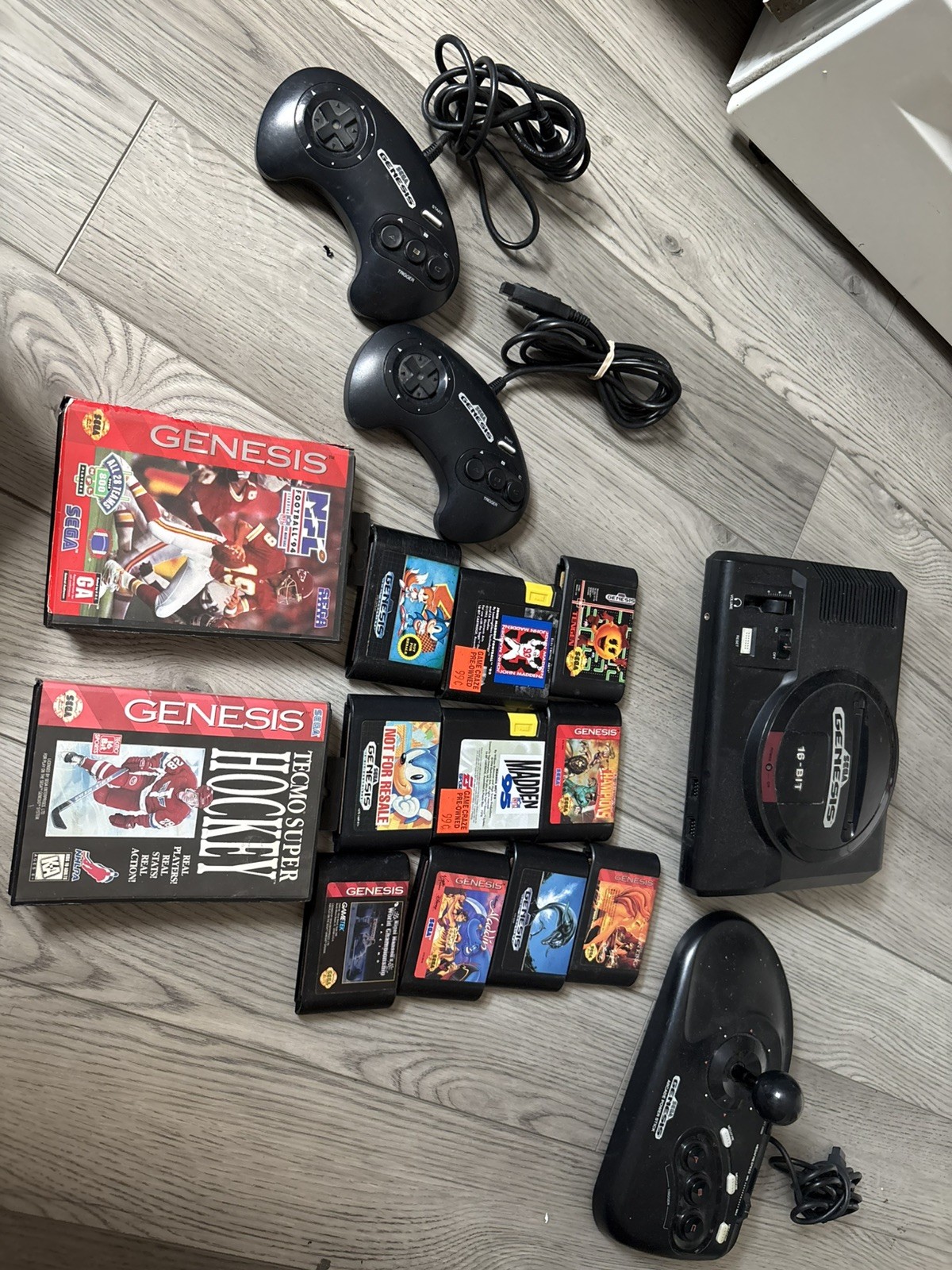 first-model Sega Genesis console Bundle(only Console) Needs Power&av Cord