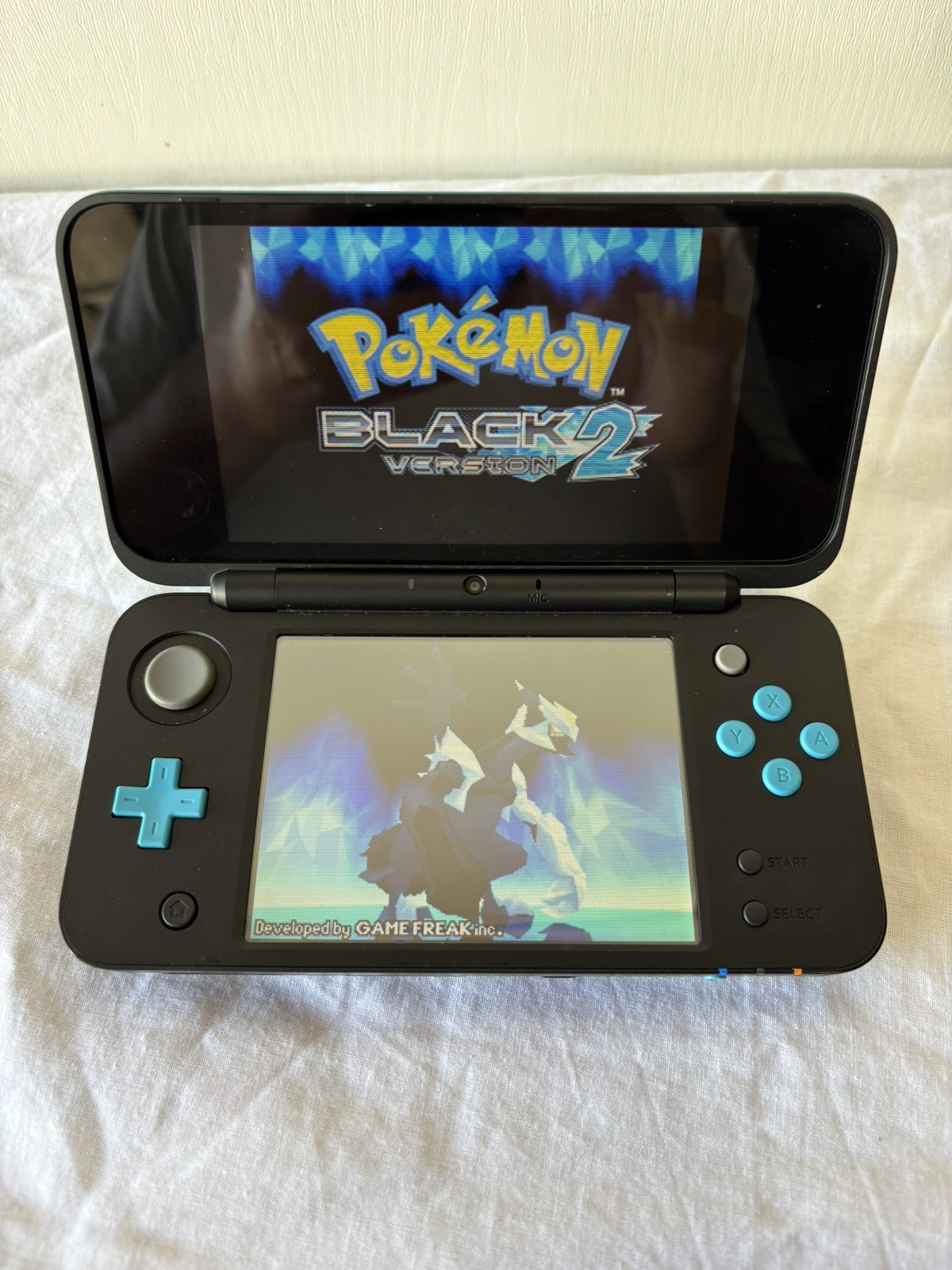 Nintendo “New” 2DS XL Console Black & Turquoise w/ extras (USA) pokemon black 2
