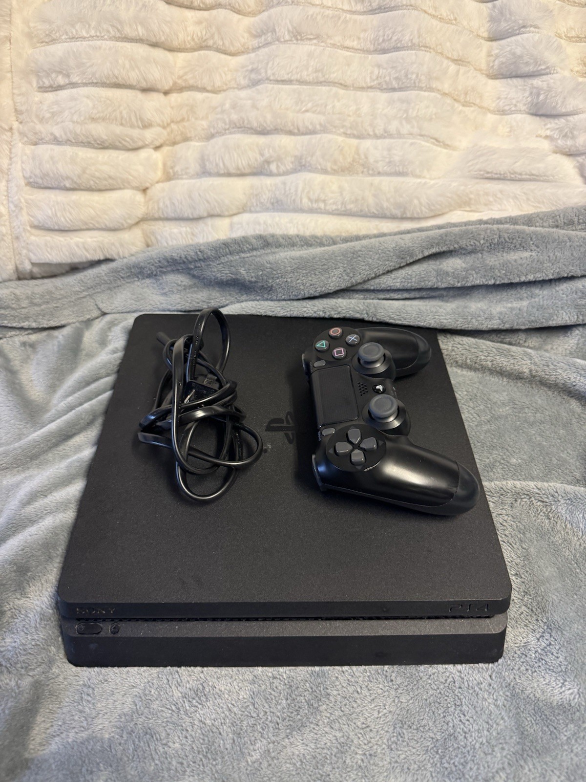 PlayStation 4 Slim PS4 With Wireless Controller HDMI CORD And Power Cord