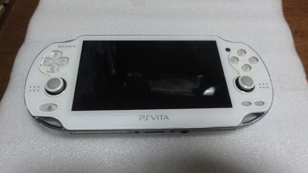 PS Vita 3G / Wi-Fi Model Crystal White PCH-1100 AB02 game Sony Console OLED　
