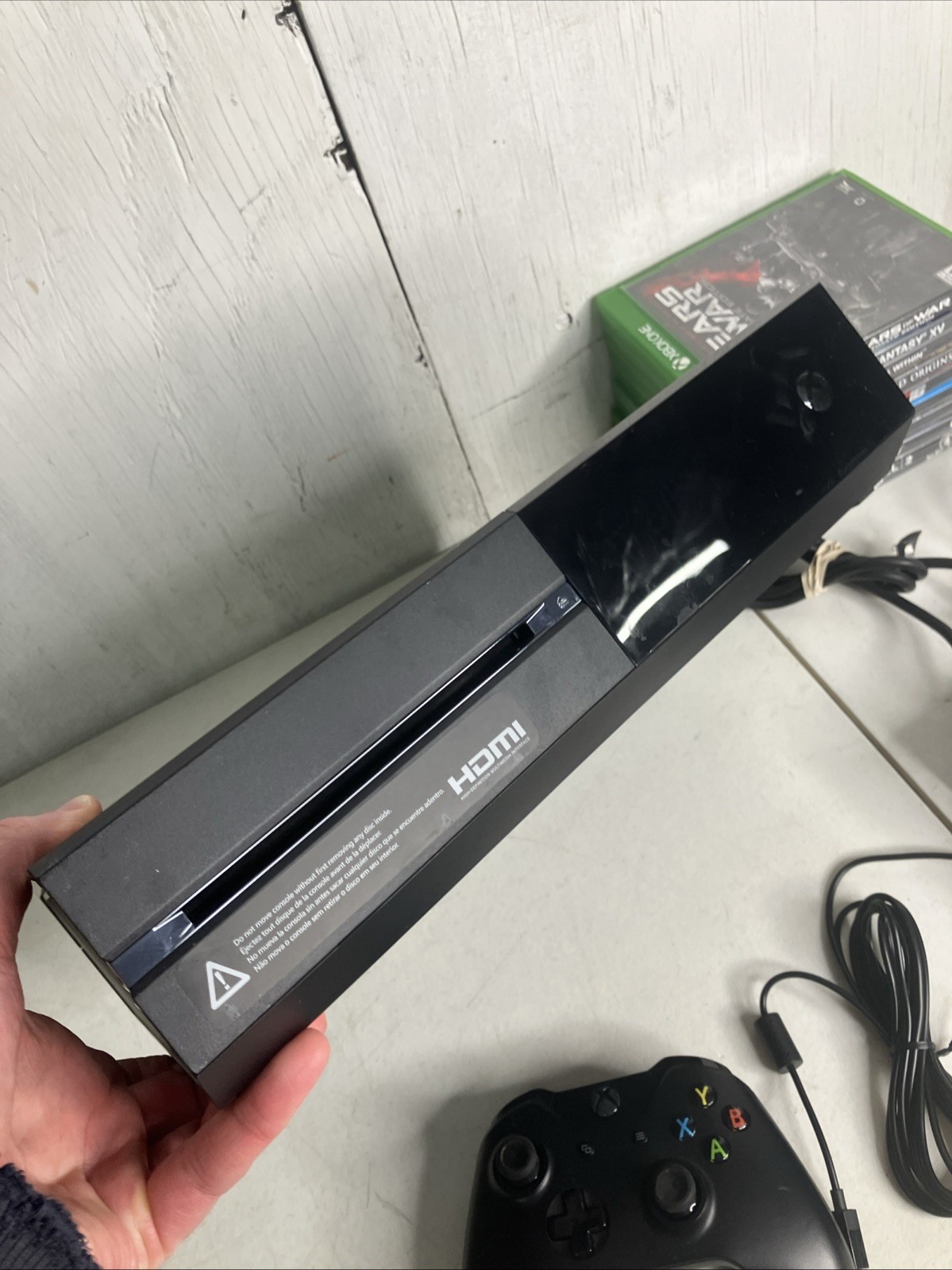 Microsoft XBOX ONE 1540 Console Bundle – 500GB Black Kinect 10 Games Gears O War