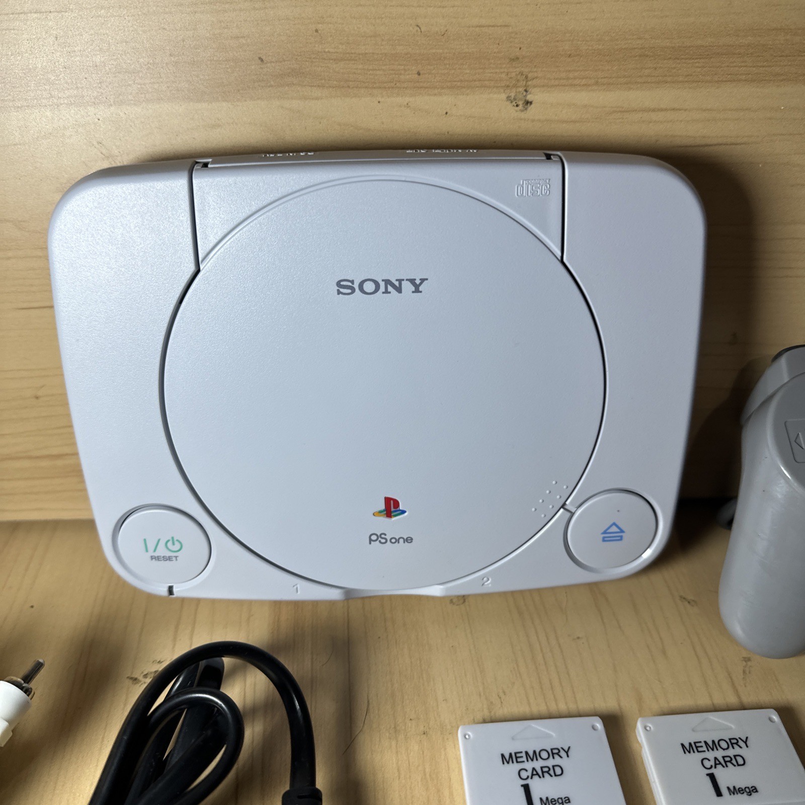 BUNDLE Sony Playstation 1 PSOne Console 2 Controllers + Memory SCPH-101 8 GAMES