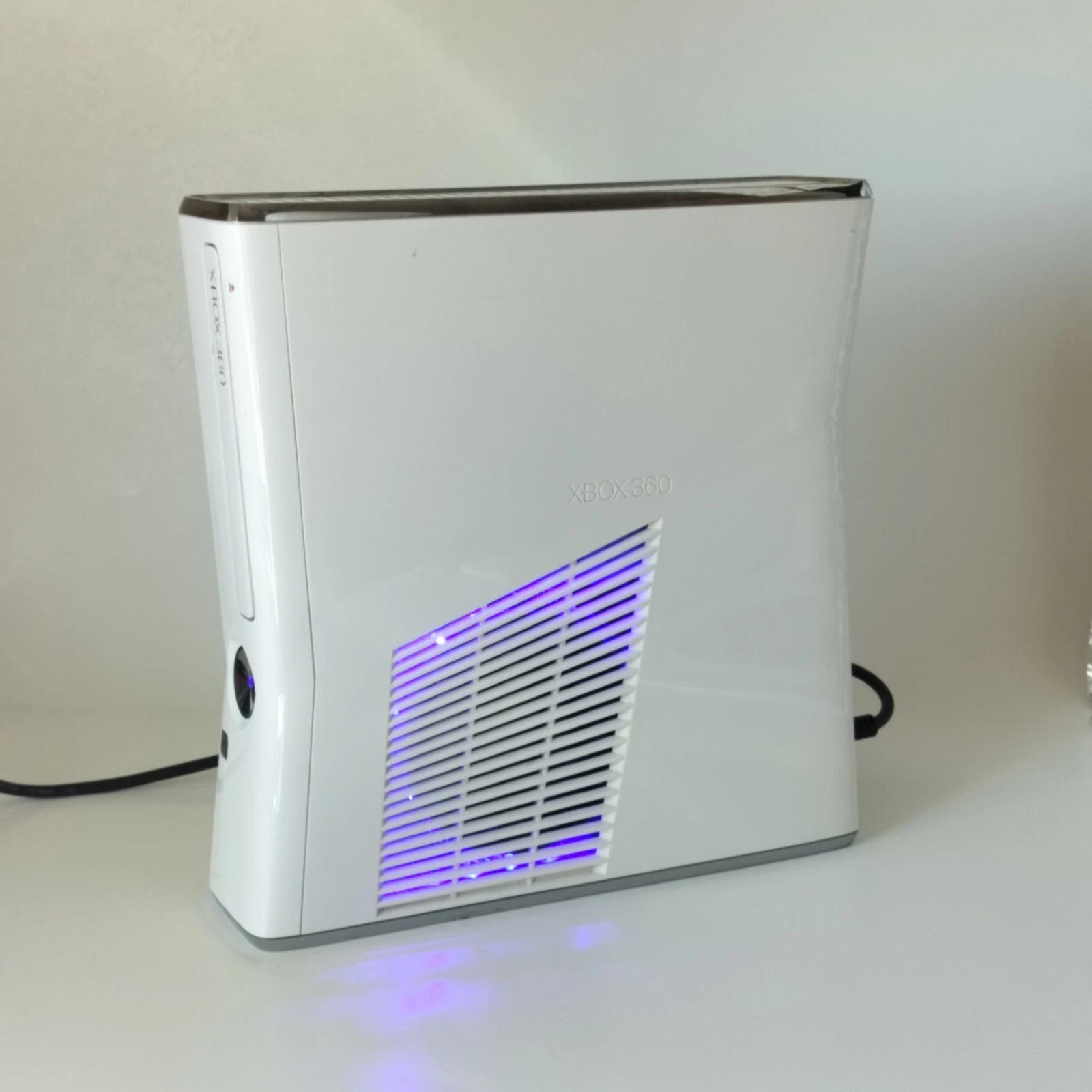 Custom White Xbox 360 Slim Console bundle– Blue LED Lighting – 500GB Hard Drive
